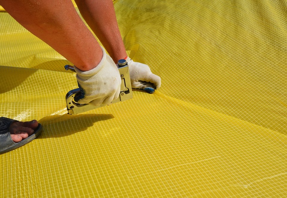 Схема укладання пароізоляції Укладання пароізоляції: схема правильного монтажу на стіни для ефективного вологозахисту дому.