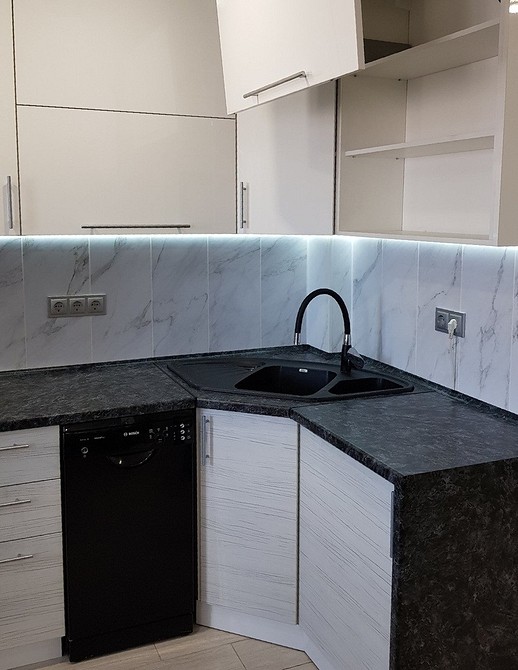 Мийка з крилом Кухонна мийка з крилом: додаткова поверхня для сушіння посуду та зручності