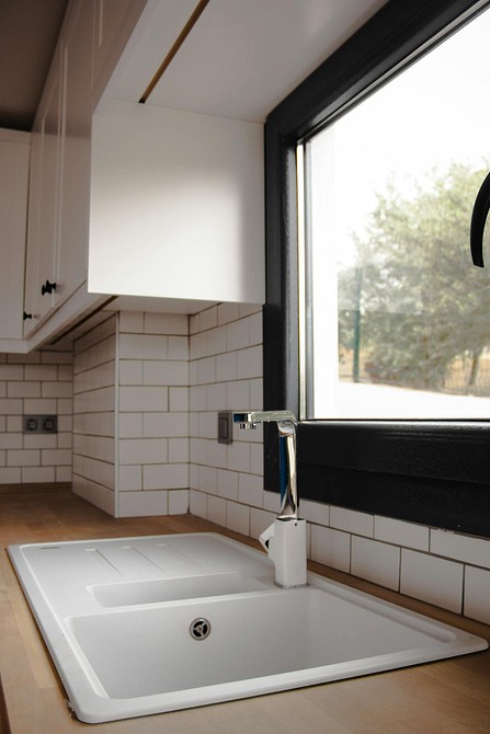 Мийка з двома чашами Велика кухонна мийка з двома чашами: зручність та функціональність для великої родини