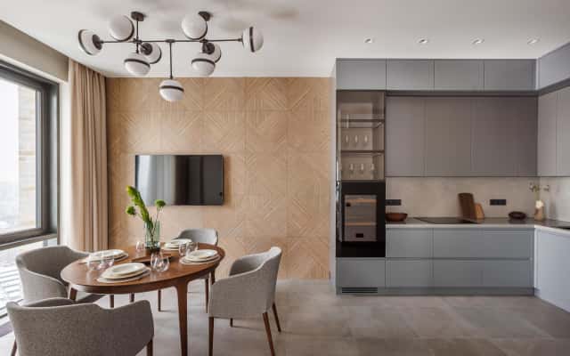 Інженерна дошка в інтер'єрі Інтер'єр квартири після капітального ремонту з акцентом на інженерну дошку