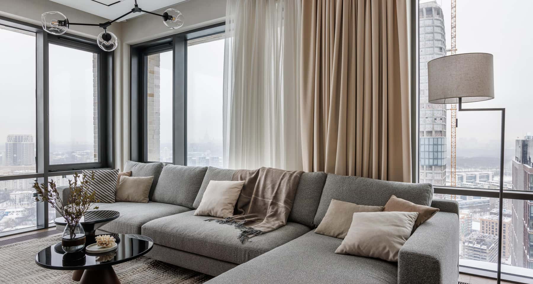 Елегантність мінімалізму Преміум ремонт квартири з великими панорамними вікнами та елементами мінімалізму