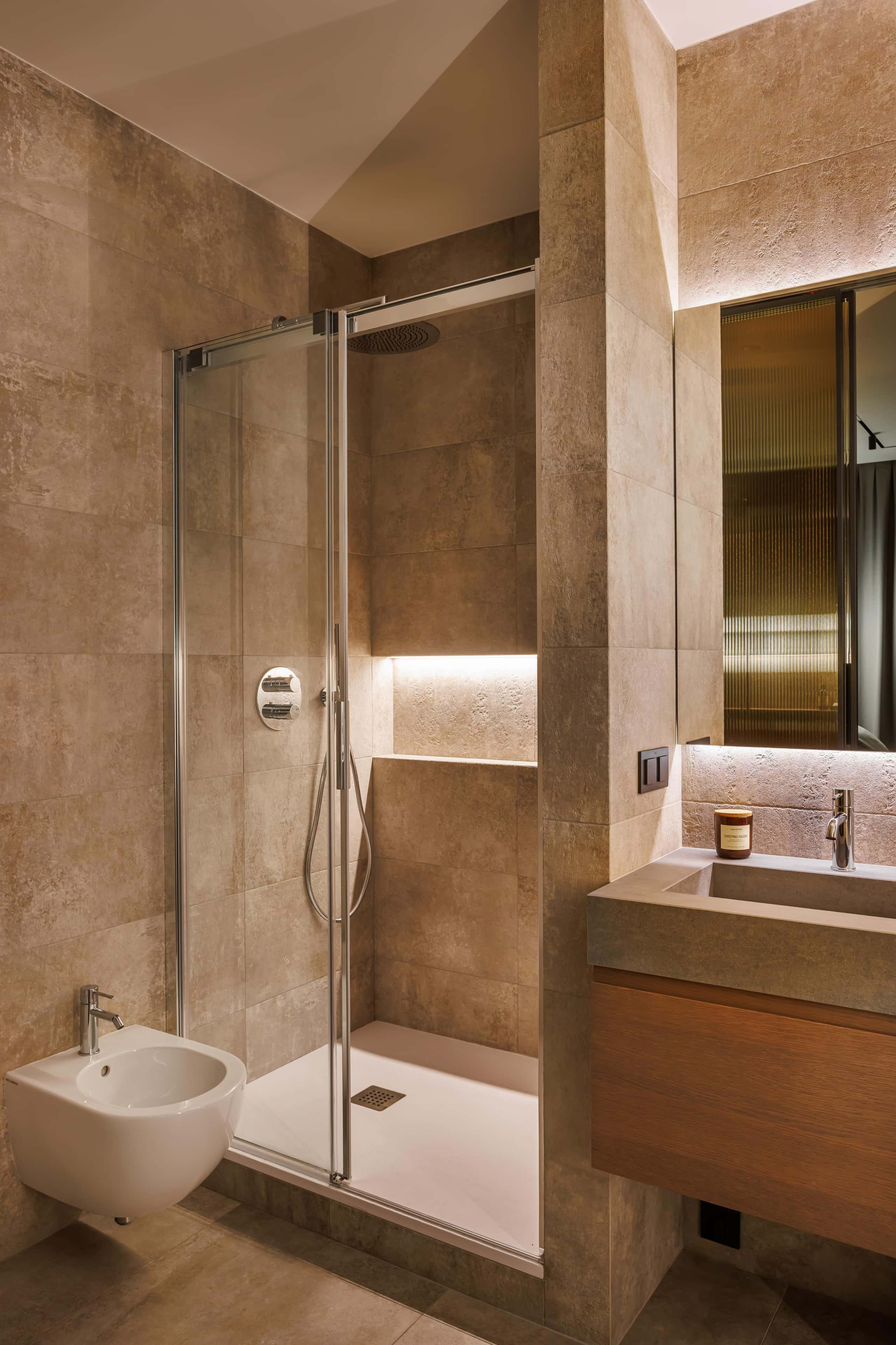 Велика вітальня Капітальний ремонт: квартира в сучасному стилі 2026 з великою вітальнею та мінімалістичним декором.