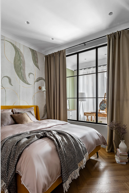 Прихований карниз у інтер'єрі лофт 2026, штора нейтрального кольору