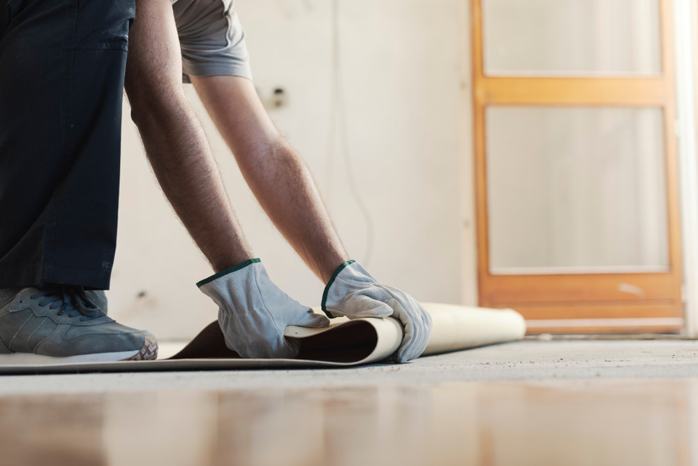 Широкий вибір покриттів Колекція покриттів для підлоги: керамограніт, ламінат, кварцвініл та лінолеум для вибору.