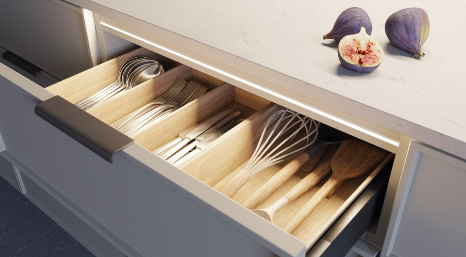 LED для книжкових полиць Світлодіодна стрічка підсвічує полиці з книгами, створюючи затишний куточок для читання.