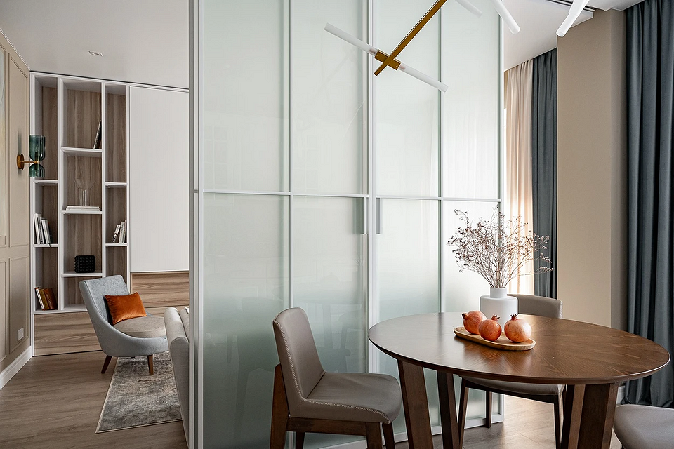 Оцінюємо кварцвінілову плитку Оцінка кварцвінілової плитки: плюси, мінуси та порівняння з альтернативами 2026