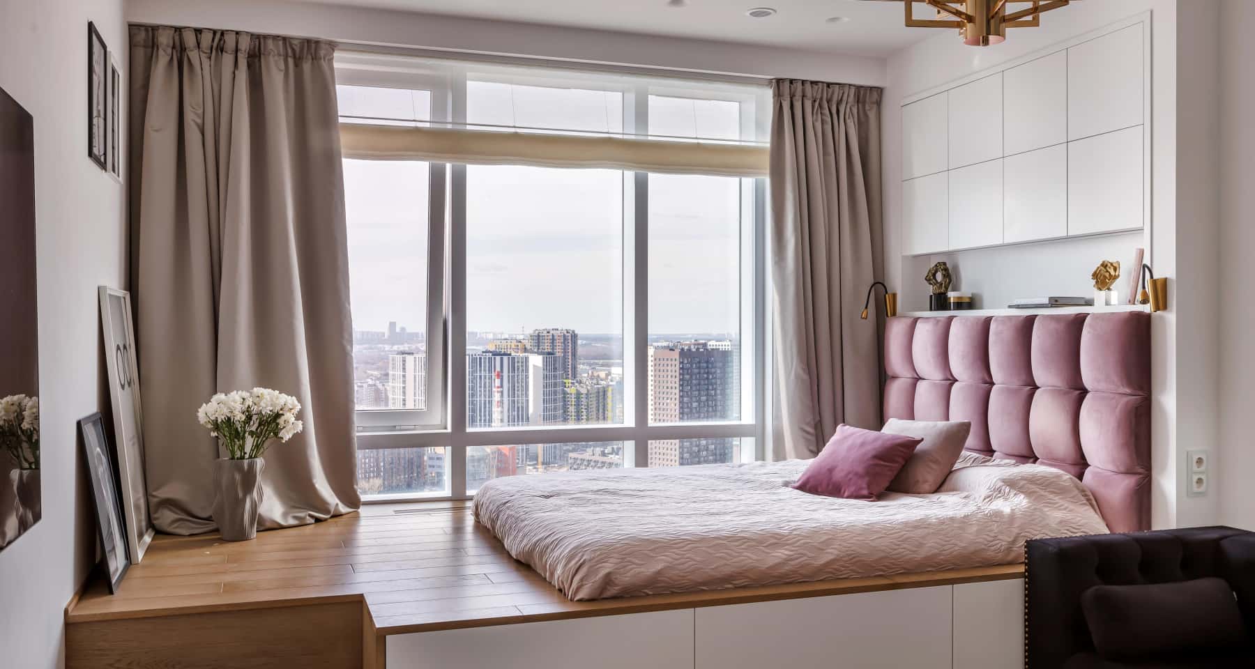 Мінімалізм у ванній Дизайн квартири 2026: мінімалістична ванна кімната з сірими акцентами.