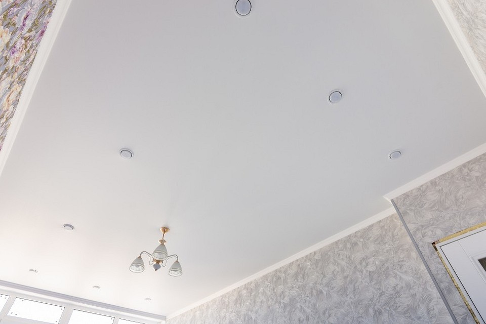 Інструменти для фарбування Інструменти для фарбування натяжної стелі: валик, пензель, захисна плівка