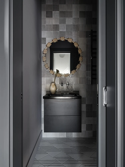 Плитка під дерево 2026 Сучасна напольна плитка 2026 у світлому інтер'єрі вітальні, дизайн під дерево.