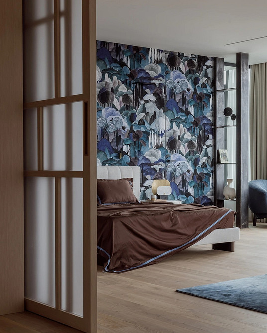 Абстракція в інтер'єрі 2026 Сучасні абстрактні шпалери 2026 року в стильному інтер'єрі вітальні.