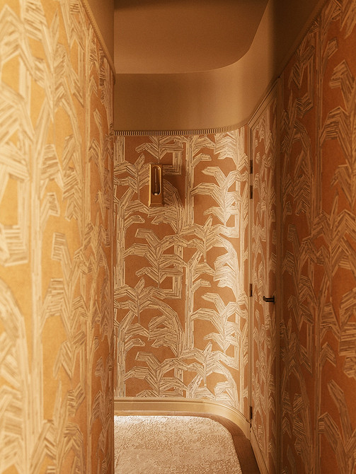 Абстракція в інтер'єрі Сучасні абстрактні шпалери у світлій вітальні, тренди 2026 року