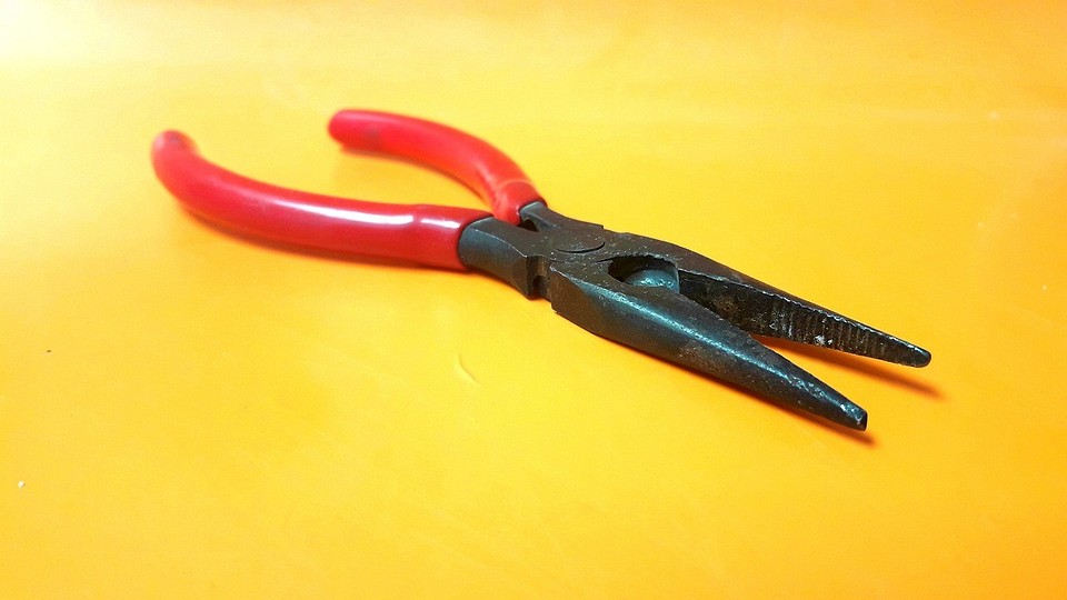 Спеціалізовані пасатижі Різні типи пасатижів: довгогубці, круглогубці та інші для спеціалізованих робіт.