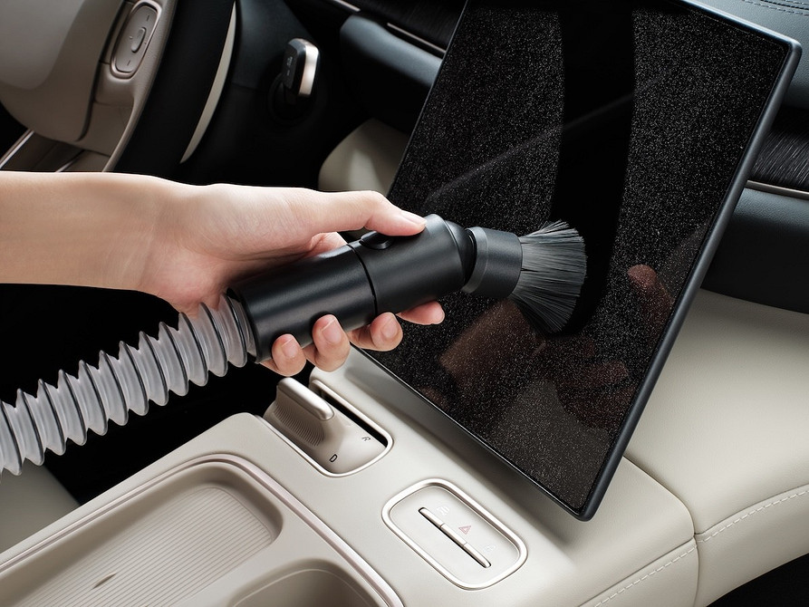 Подарунок на 8 березня? Варіанти подарунків на 8 березня, серед яких може бути робот-пилосос для дому.