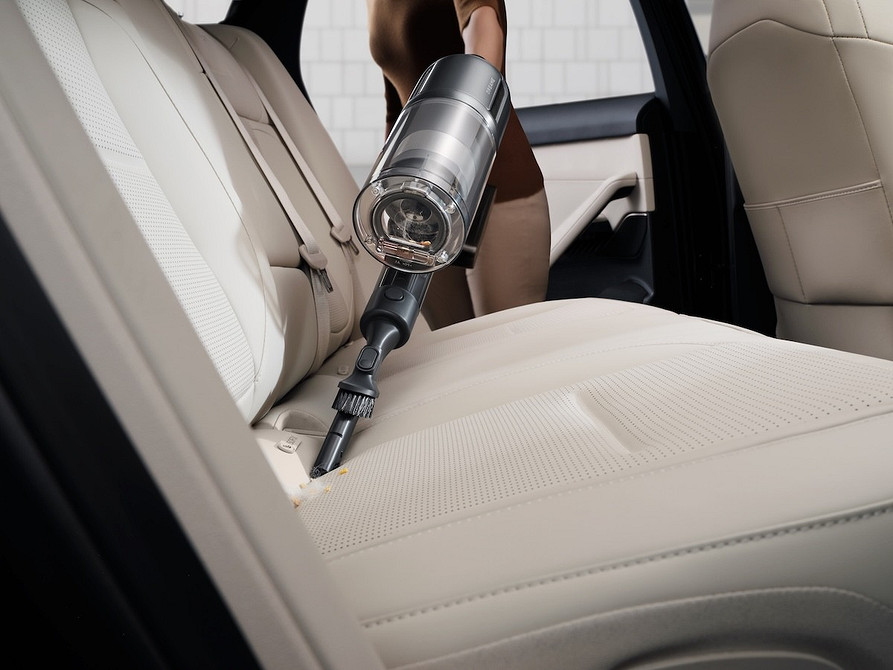 Що подарувати на 8 березня? Різноманітні подарунки на 8 березня, в тому числі, можливо, робот-пилосос