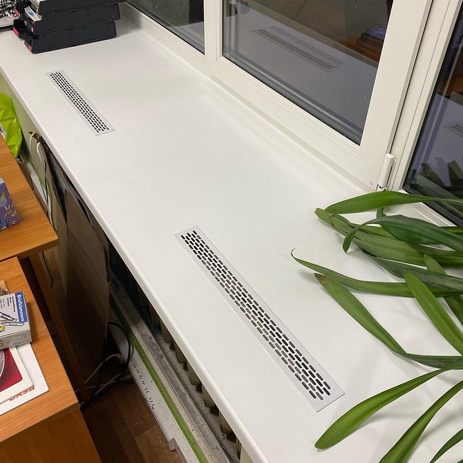 Погана вентиляція: наслідки Приклад поганої вентиляції: конденсат на вікнах у кімнаті, потребує вирішення у 2026.