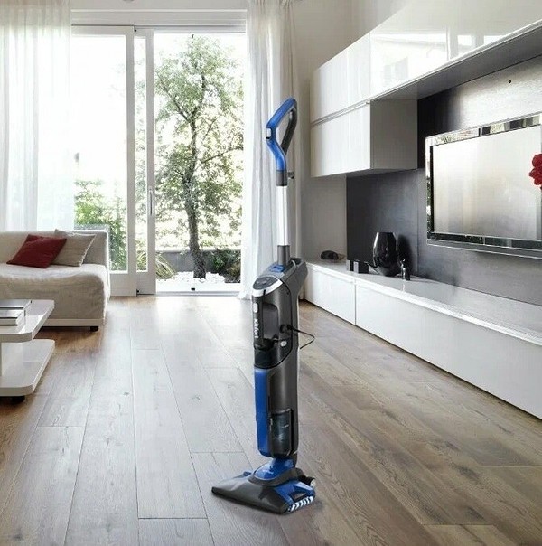 Моделі вертикальних пилососів Ілюстрація різних моделей вертикальних пилососів 2025 року з різними можливостями.