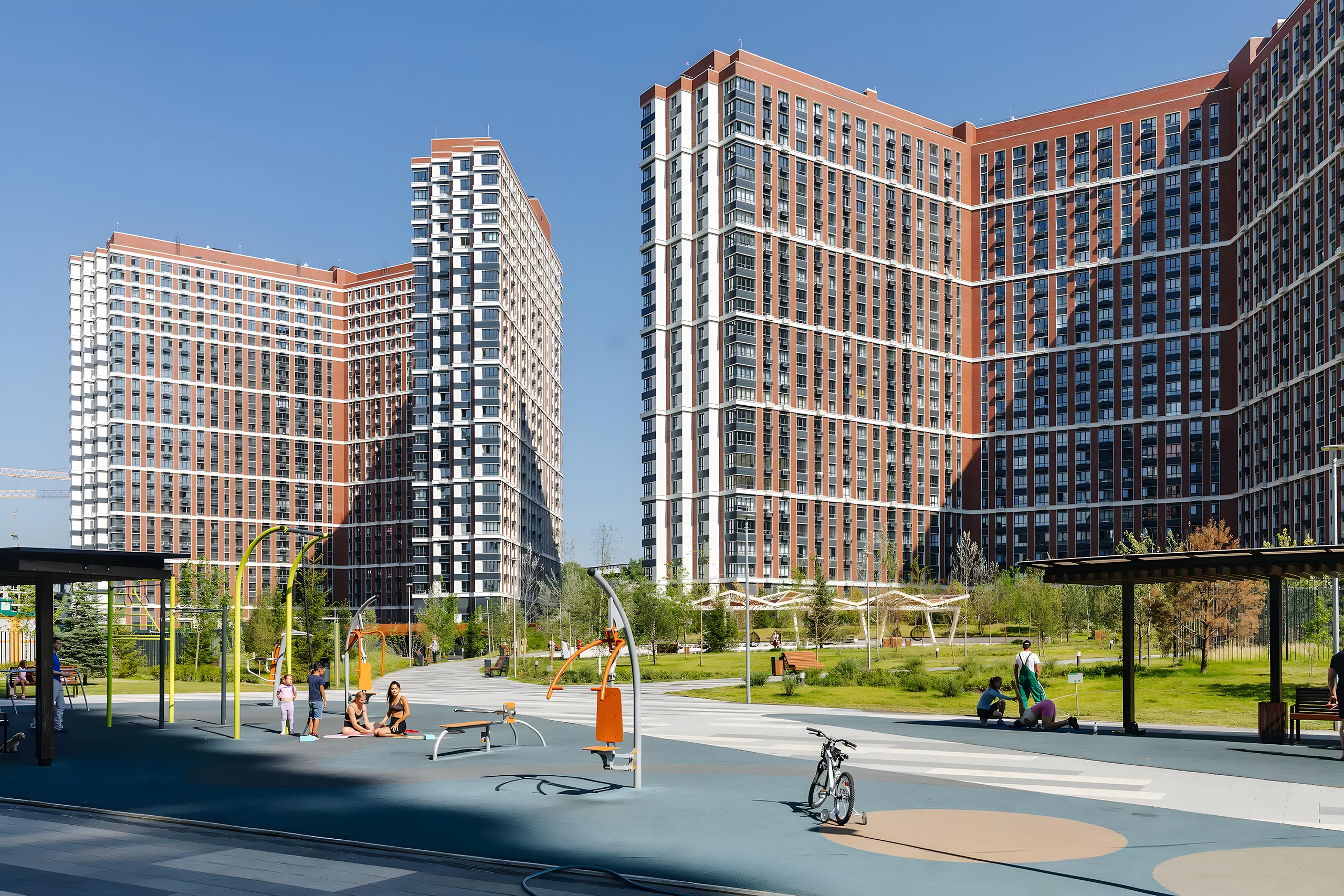 Прихожа: Скандинавський порядок Дизайн інтер'єру квартири 2026: прихожа в скандинавському стилі з місцем для зберігання речей.