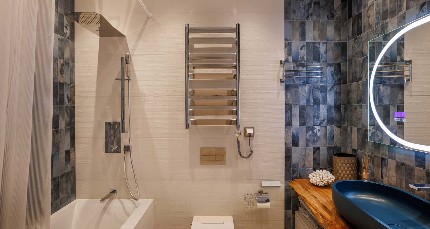 Балкон: Зона релаксу Сучасний дизайн інтер'єру квартири 2026: балкон, перетворений у затишну зону відпочинку.