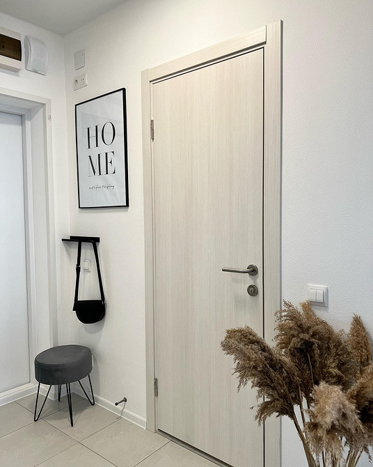 Маленька квартира: помилки Інтер'єр маленької квартири з помилками: невідповідні кольори, погане освітлення.