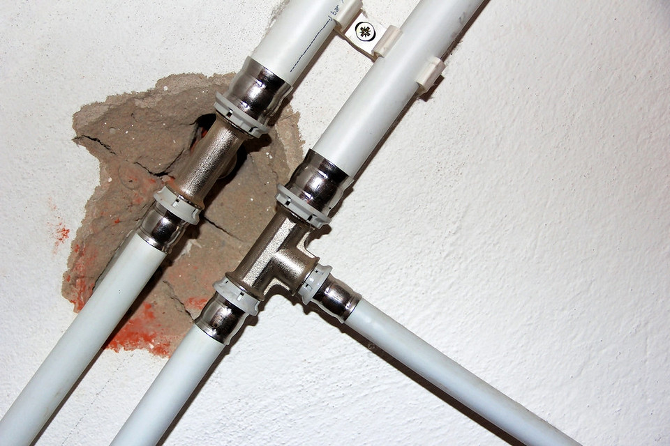 Параметри: важливі фактори Вибір труб для водопроводу: враховуємо тиск, температуру та якість води