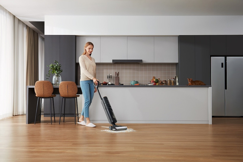 Моделі пилососів Пилососи різних моделей: вертикальний, ручний, робот-пилосос для прибирання дому