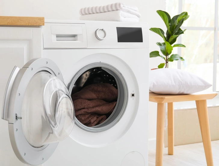 Суха ганчірка – помилка! Прибирання пилу сухою ганчіркою, типова помилка при прибиранні.