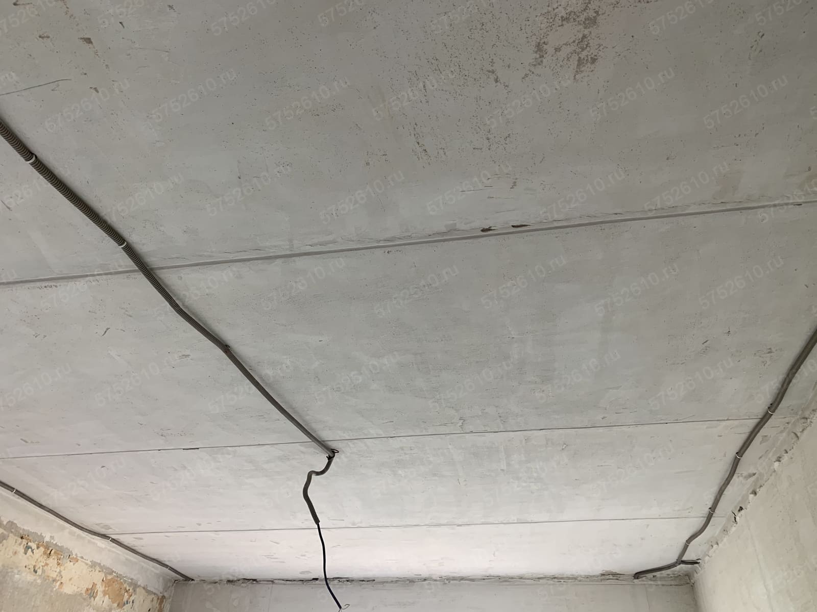 Кріплення для шумоізоляції Зображення демонструє використання кріплень для надійної фіксації звукоізоляційних матеріалів.