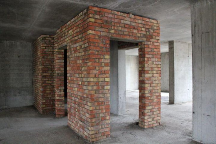 Як звести міжкімнатну перегородку з цегли: покрокова інструкція — Цегляна кладка перегородок