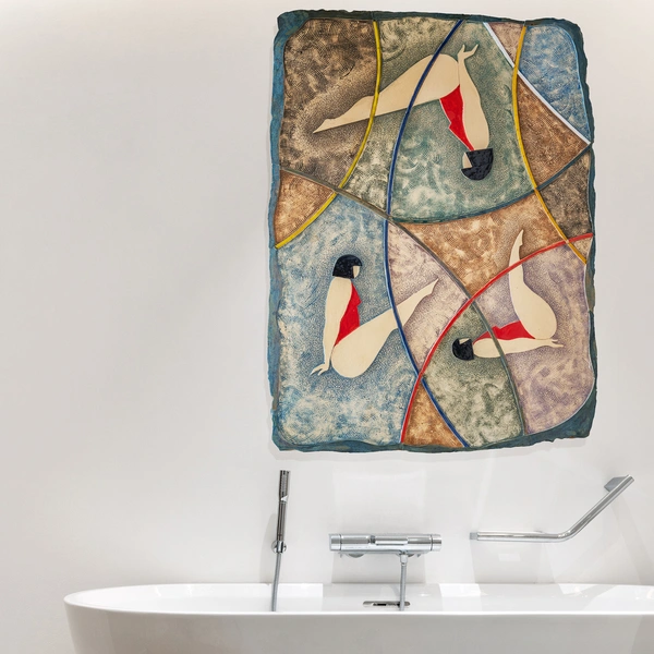 Практичність та стиль Функціональний дизайн ванної кімнати з акцентом на сучасні рішення для зберігання.