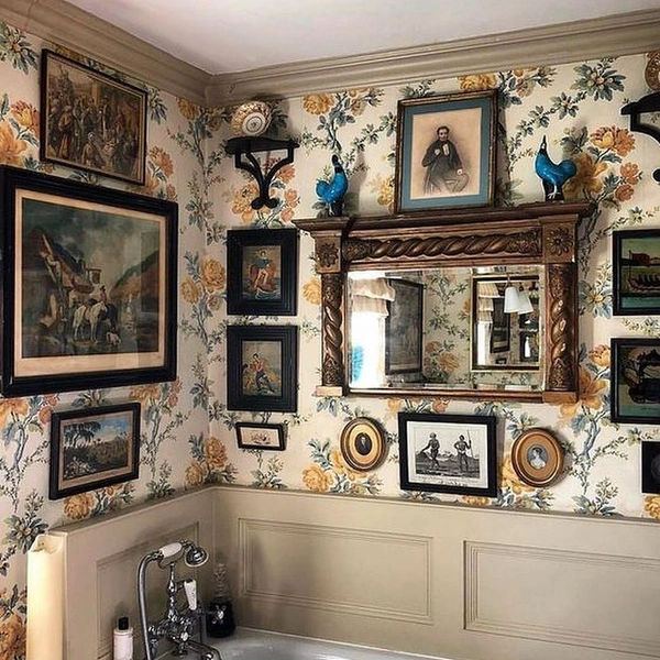 Розкішний арт-декор ванної Сучасний дизайн ванної кімнати з елементами арт-декору та розкішним декором.