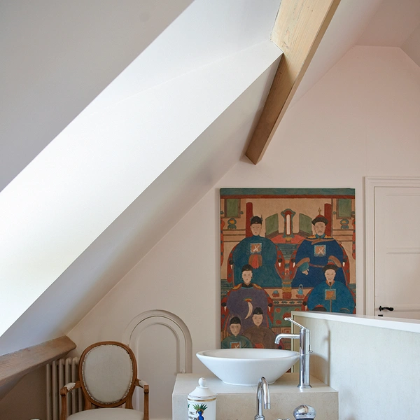 Ванна як оазис Сучасний сучасний декор ванної кімнати, що перетворює її на оазис спокою.