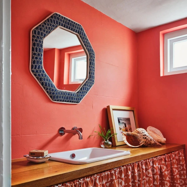 Елегантний декор ванної Сучасний дизайн ванної кімнати з арт-декором та елементами спа-центру.