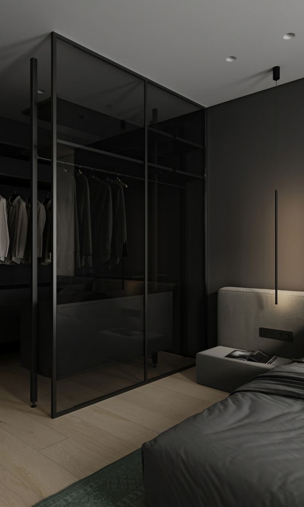 Неокласика в темних тонах Дизайн темного інтер'єру 2026: неокласична спальня з темними стінами та розкішним ліжком.