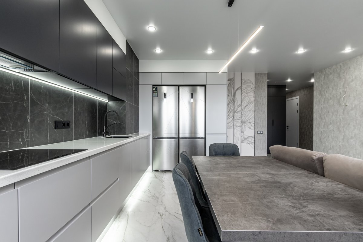 Плитка чи ламінат? Економія на ремонті 2026: порівняння вартості плитки та ламінату.