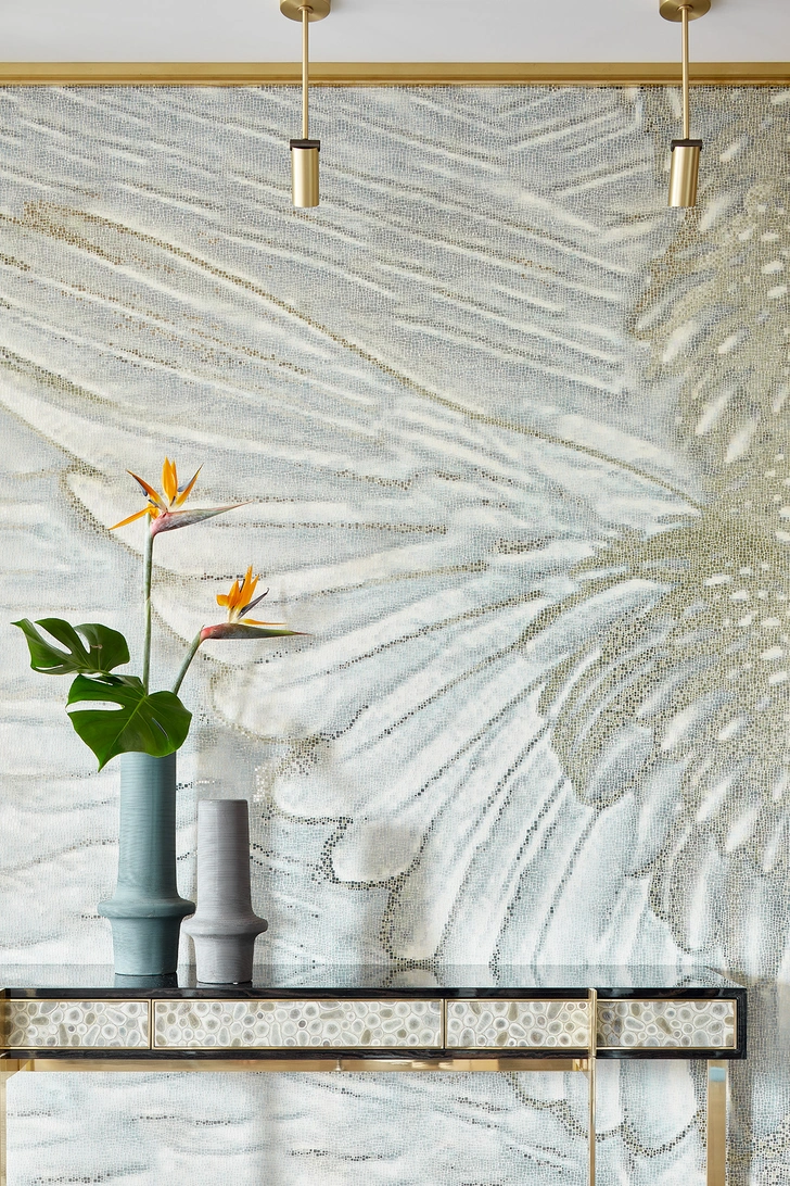 Яскраве освітлення – ключ! Помилковий дизайн: темний та тісний коридор 2026 без належного освітлення.