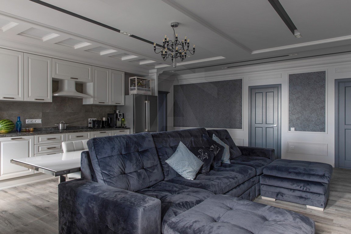 Класичний передпокій: перше враження Інтер'єр передпокою в класичному стилі з дзеркалом, консоллю та елегантними світильниками