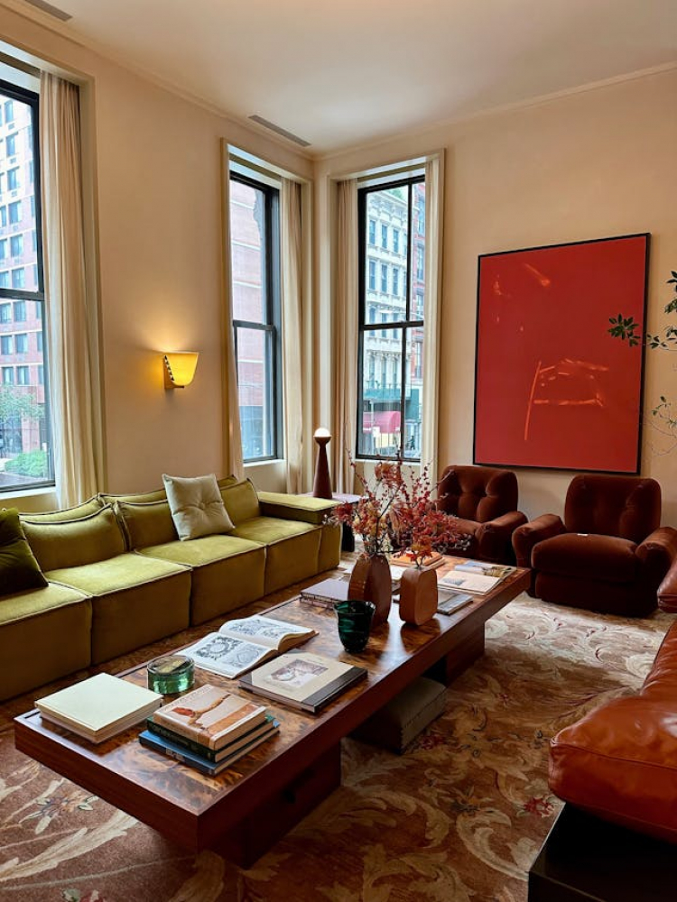 Мінімалізм 2026: Світло та простір Світла мінімалістична квартира 2026: функціональний простір з акцентом на світлі тони та мінімум візуального шуму.