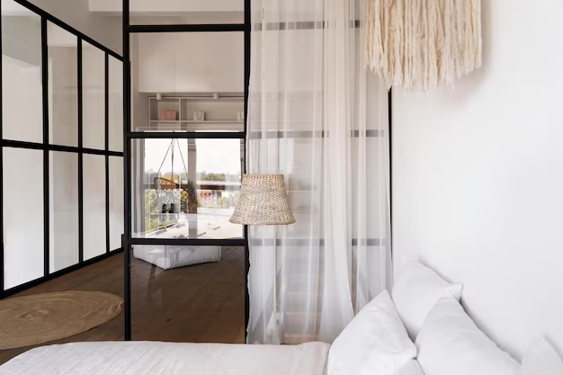 Меблі для зонування Дизайн студії: зонування за допомогою меблів, ідеальне рішення для маленької квартири.