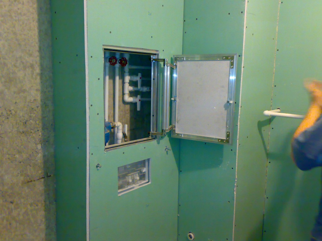 Люк для важкої плитки Люк для важкої плитки прихованого монтажу: надійний доступ та естетичний вигляд.