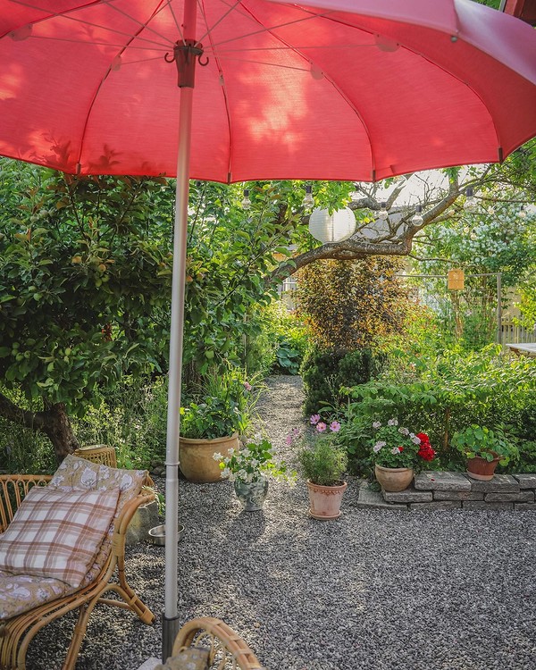 Сучасна пергола Затінення сонячної ділянки: сучасна пергола для захисту від сонця і декору.