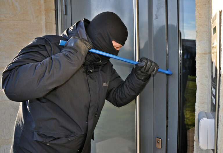 Як захистити квартиру від злодіїв: активні та пасивні методи — захист квартири від крадіжок