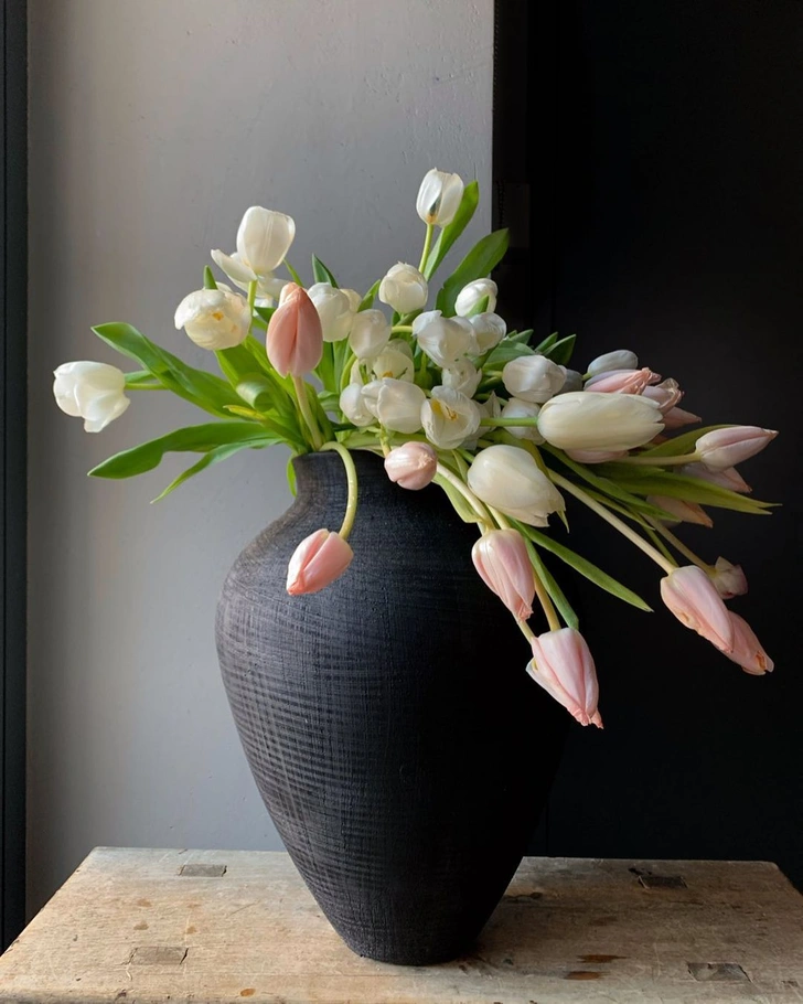 Букет червоних троянд Розкішний букет червоних троянд, символ пристрасті, для святкування 8 Березня 2026.