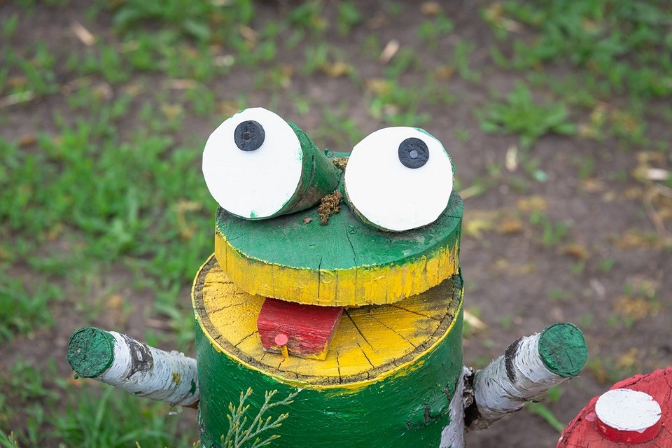 Застарілі прикраси Старомодні садові прикраси, що не відповідають сучасному ландшафтному дизайну