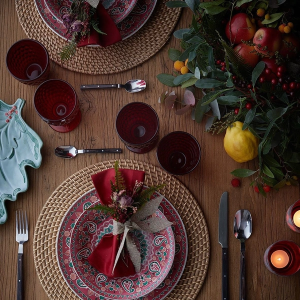 Текстиль для новорічного столу Стильне сервірування новорічного столу 2026 з текстилем