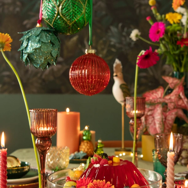 Фінальні штрихи Завершальний штрих: серветки та прикраси для створення елегантної атмосфери новорічного столу 2026.