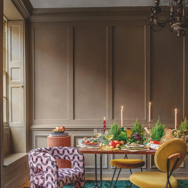 Розміщення посуду Крок 3: розміщення посуду для ідеального сервірування новорічного столу 2026.