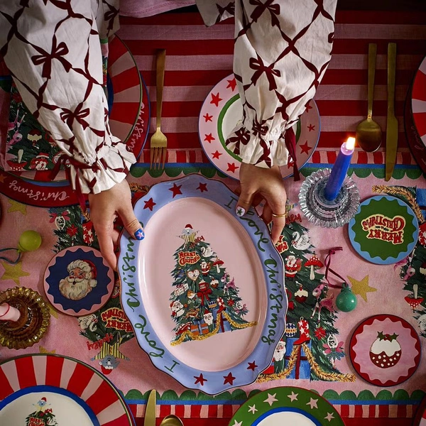 Сучасний новорічний стіл Сучасне сервірування новорічного столу 2026: мінімалістичний дизайн та святкові акценти.