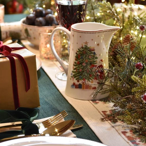 Зелень новорічного столу Ідея новорічного сервірування столу 2026 з акцентом на зелені елементи