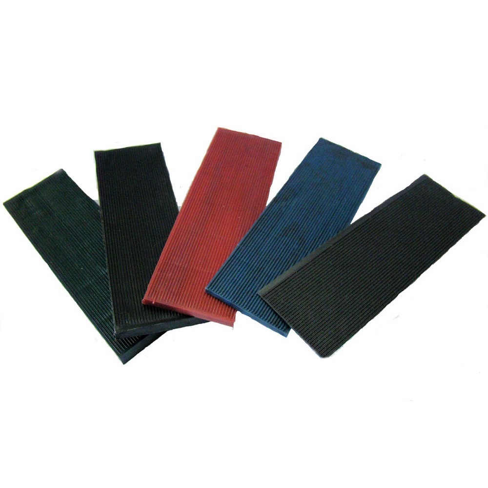 Замкове з'єднання кварцвінілу Процес з'єднання замків при укладанні водостійкого кварцвінілу 2026