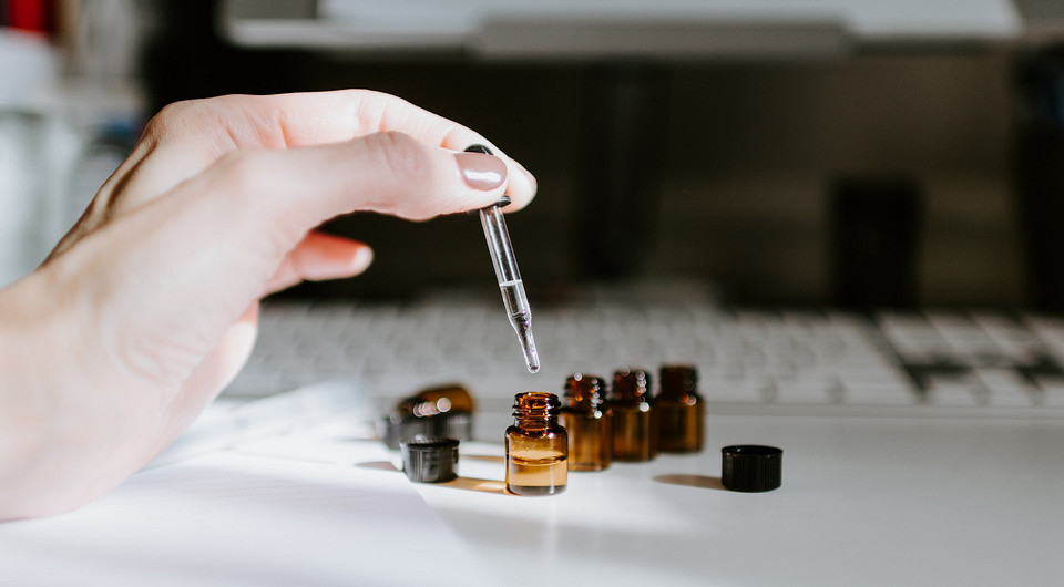 Захист врожаю від попелиці Зображення зібраних на городі овочів, що демонструють успішний захист від попелиці.